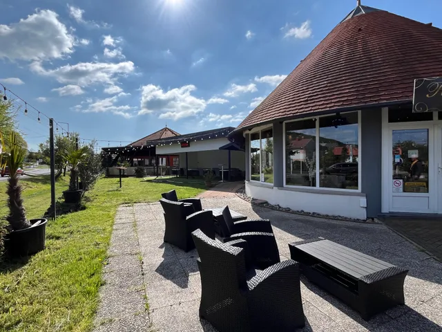 Eladó kereskedelmi és ipari ingatlan Vonyarcvashegy, Kossuth Lajos utca 2. 351 nm