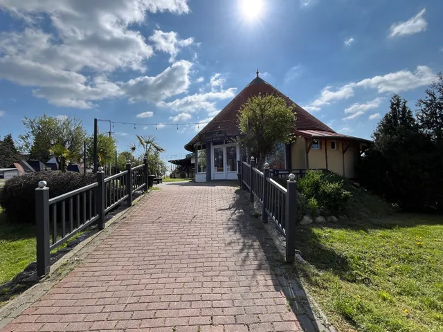 Eladó kereskedelmi és ipari ingatlan Vonyarcvashegy 351 nm