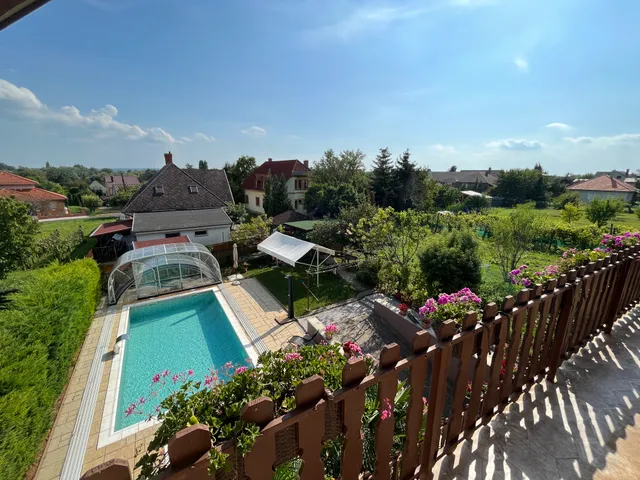 Eladó ház Vonyarcvashegy 200 nm