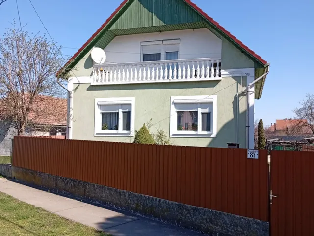 Eladó ház Tiszacsege 120 nm