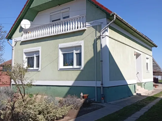 Eladó ház Tiszacsege, 87 120 nm