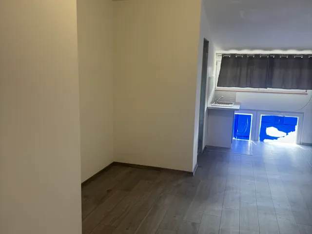 Kiadó kereskedelmi és ipari ingatlan Budapest XXI. kerület, Gyártelep 31 nm