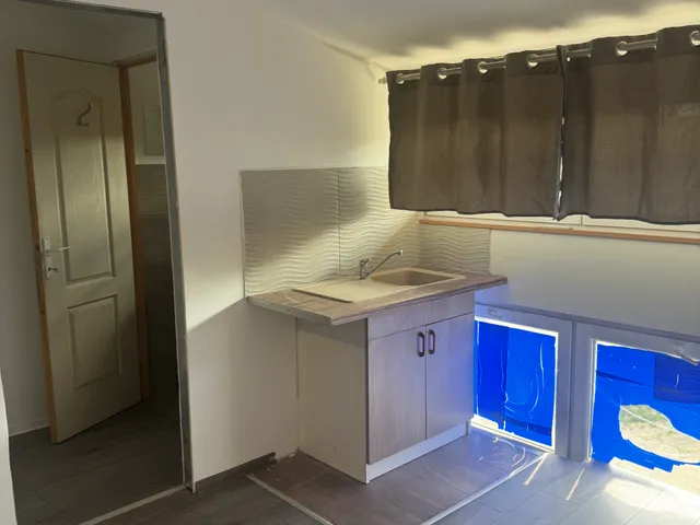 Kiadó kereskedelmi és ipari ingatlan Budapest XXI. kerület, Gyártelep, Mag utca 31 nm