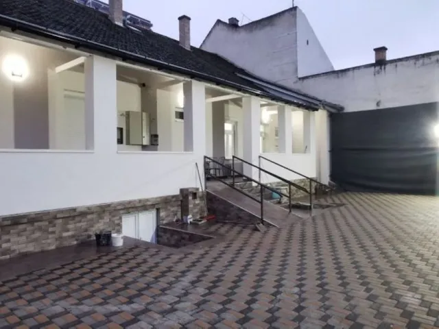 Eladó kereskedelmi és ipari ingatlan Budapest XX. kerület, Pesterzsébet 200 nm