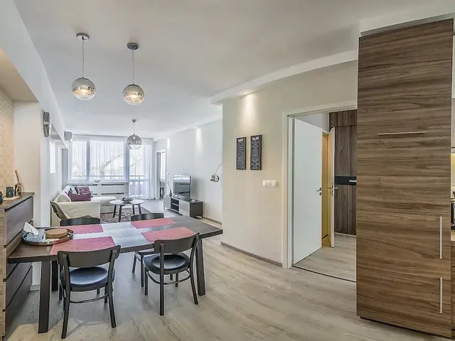 Kiadó lakás Budapest VI. kerület, Nagykörúton belüli terület, Liszt Ferenc tér 66 nm