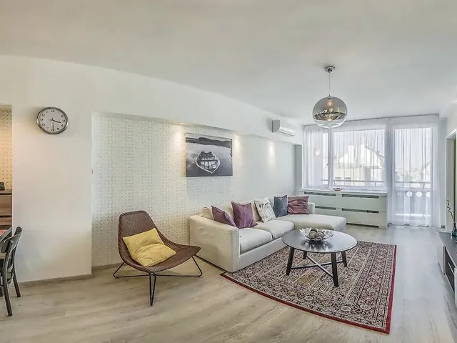 Kiadó lakás Budapest VI. kerület, Nagykörúton belüli terület, Liszt Ferenc tér 66 nm