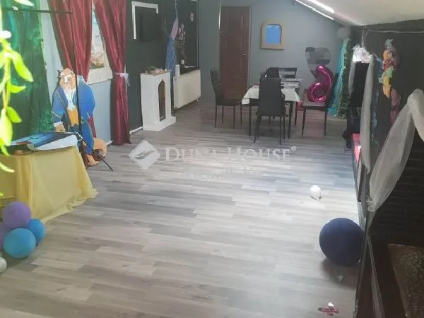 Eladó kereskedelmi és ipari ingatlan Cegléd 78 nm