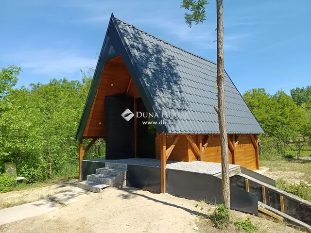 Eladó telek Tápiószentmárton 900 nm
