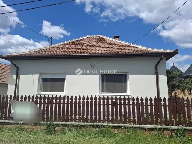 Eladó ház Újszász 71 nm