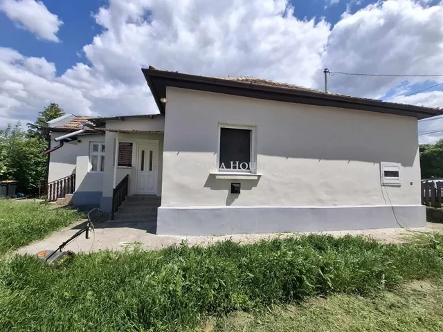 Eladó ház Újszász 71 nm