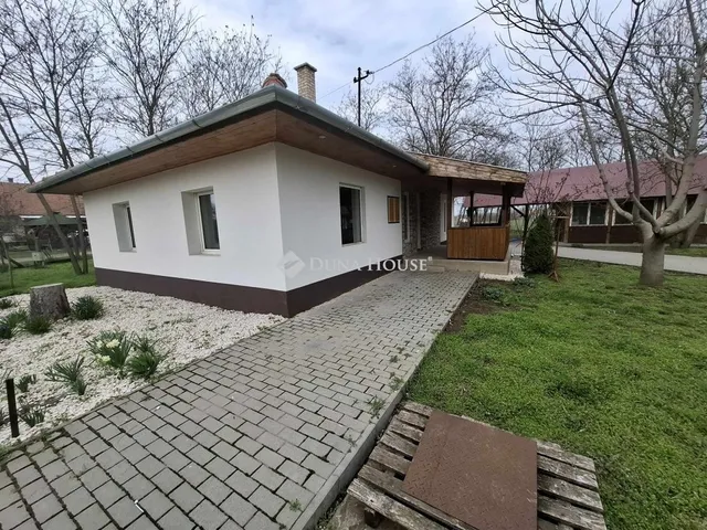 Eladó ház Tápiószele 76 nm