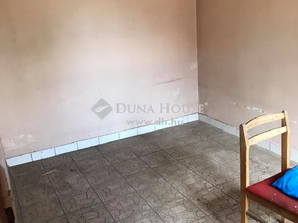 Eladó kereskedelmi és ipari ingatlan Cegléd 225 nm