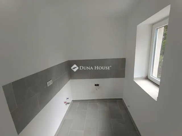 Eladó ház Újszász 42 nm