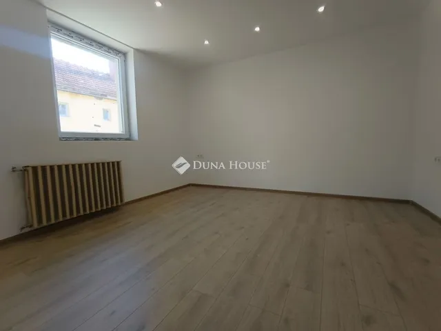 Eladó ház Újszász 64 nm