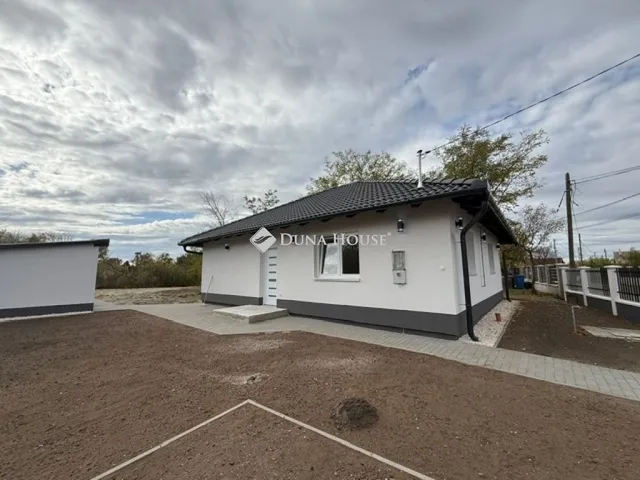 Eladó ház Tápiószele 75 nm
