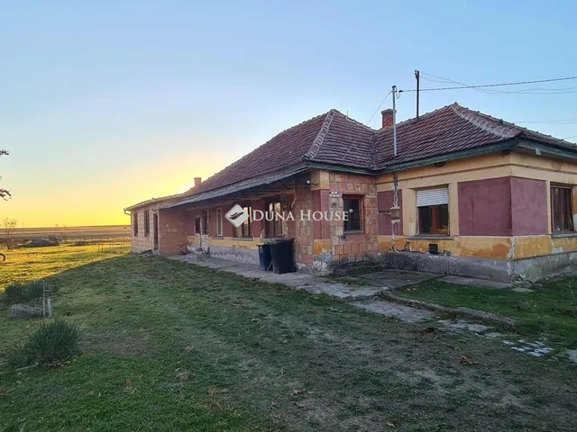 Eladó ház Tápiószentmárton 140 nm