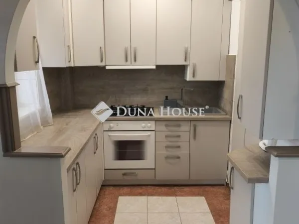 Eladó lakás Cegléd 64 nm