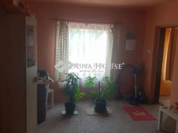 Eladó ház Abony 77 nm