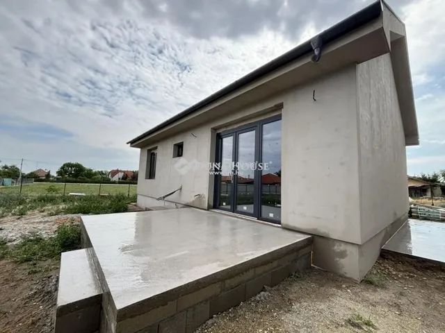 Eladó ház Cegléd 65 nm