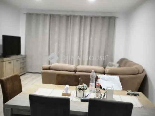 Eladó lakás Cegléd 72 nm