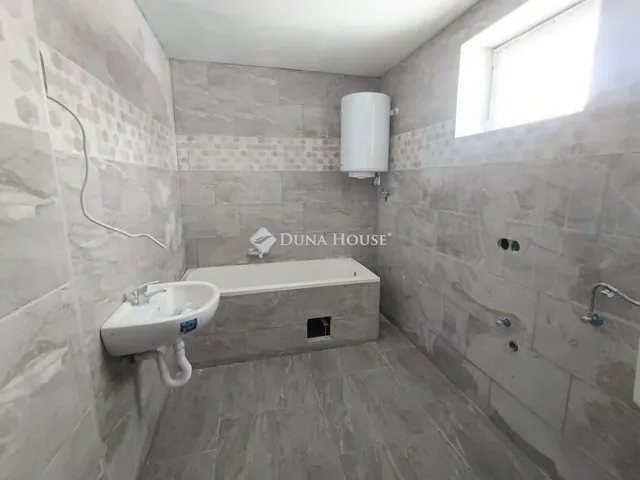 Eladó ház Törtel 68 nm