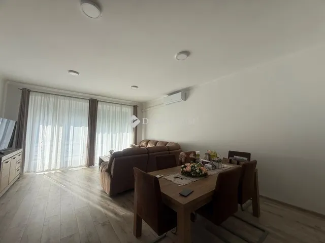 Eladó lakás Cegléd 72 nm