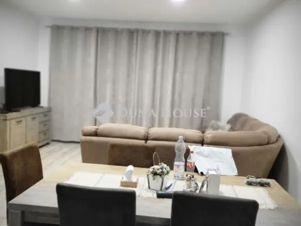 Eladó lakás Cegléd 72 nm