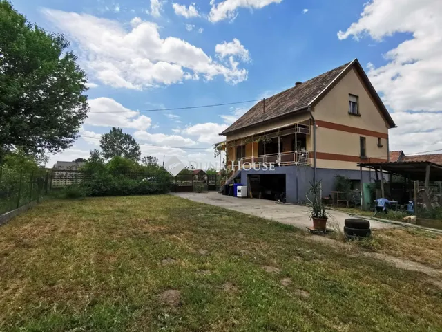 Eladó ház Tápiószentmárton 93 nm