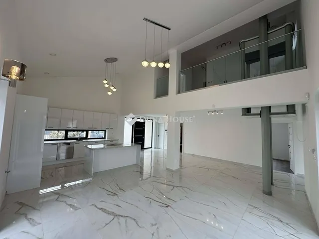 Eladó ház Vecsés 242 nm