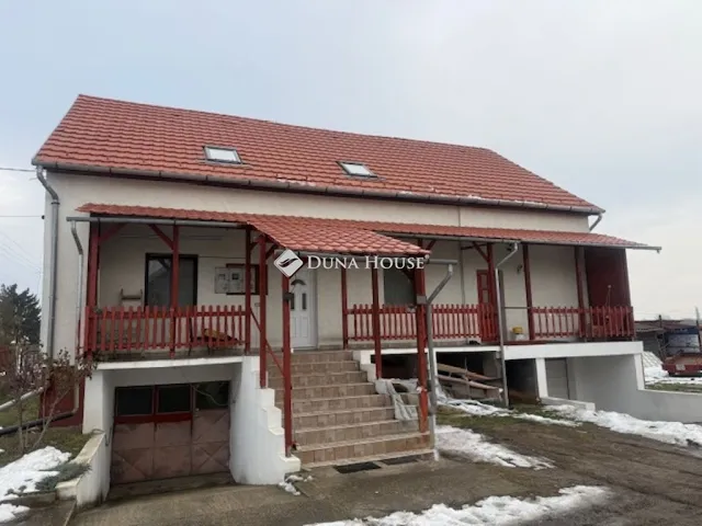 Eladó ház Csévharaszt 302 nm