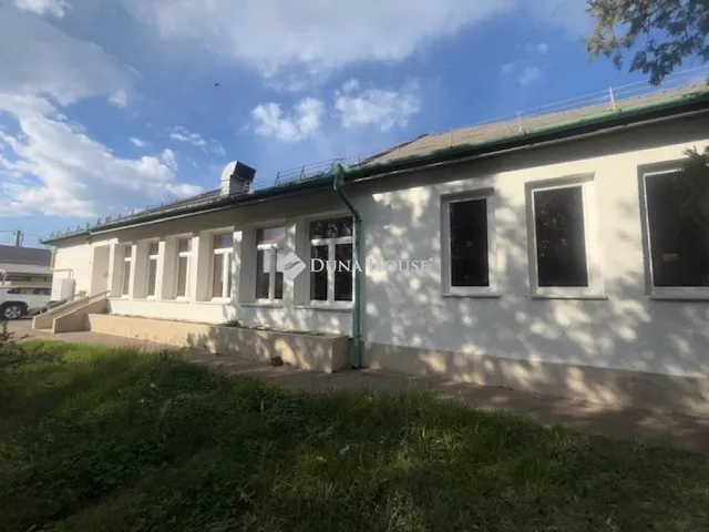 Eladó kereskedelmi és ipari ingatlan Vecsés 344 nm