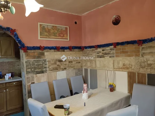 Eladó ház Törtel 100 nm