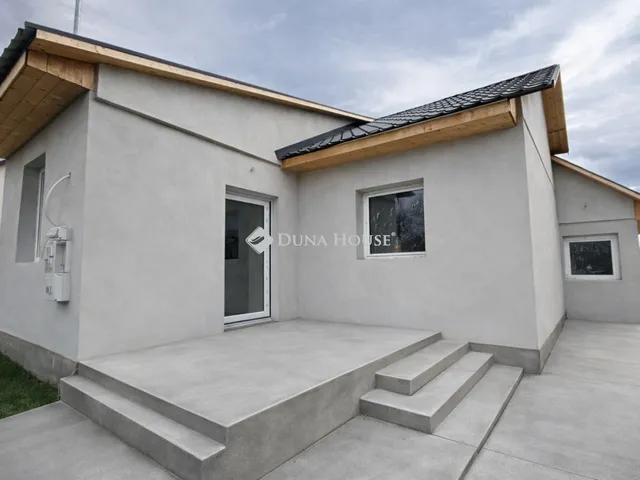 Eladó ház Újszász 90 nm