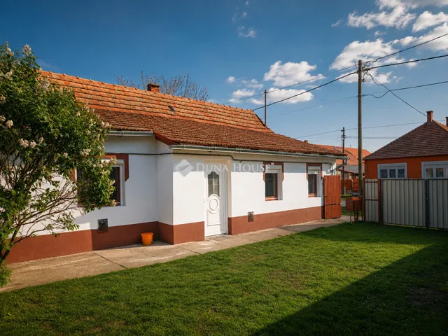 Eladó ház Újszász 60 nm