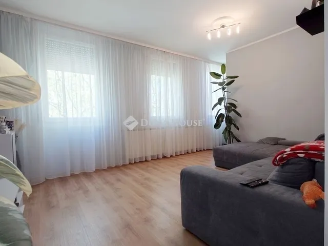 Eladó lakás Lajosmizse 75 nm