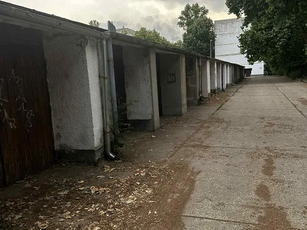 Eladó garázs Debrecen, Egyetemváros, Egyetem sugárút 18 nm