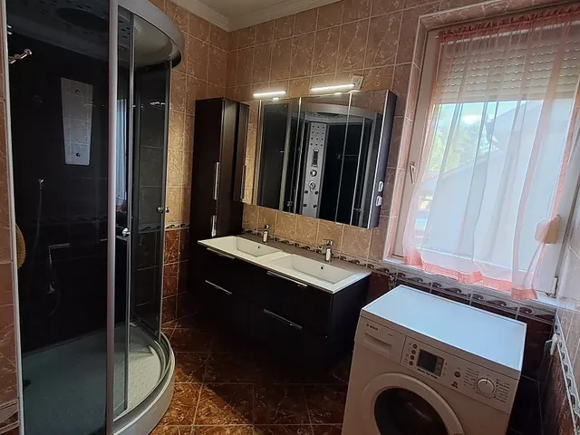 Eladó ház Debrecen, Veres Péter-kert 203 nm