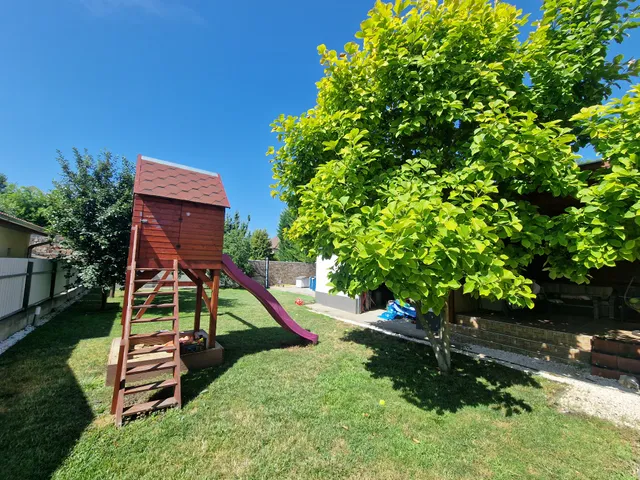 Eladó ház Halásztelek 240 nm