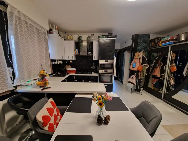 Eladó ház Szigetszentmiklós, Üdülő sor 180 nm