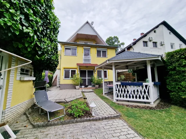Eladó ház Szigetszentmiklós, üdülő sor 150 nm