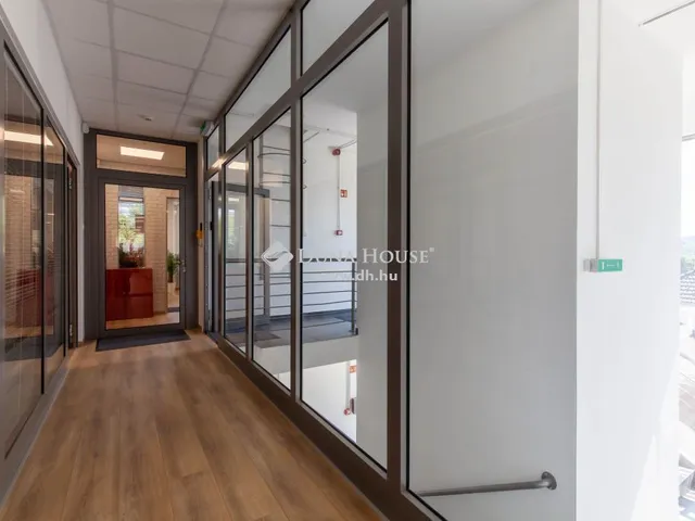 Eladó kereskedelmi és ipari ingatlan Budaörs 1450 nm