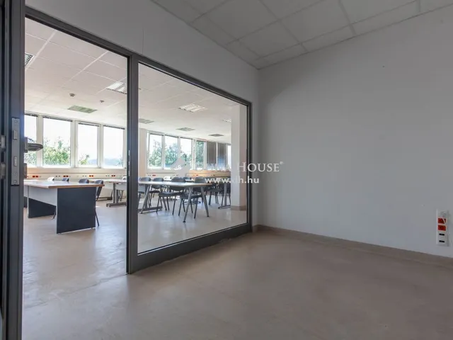 Eladó kereskedelmi és ipari ingatlan Budaörs 1450 nm