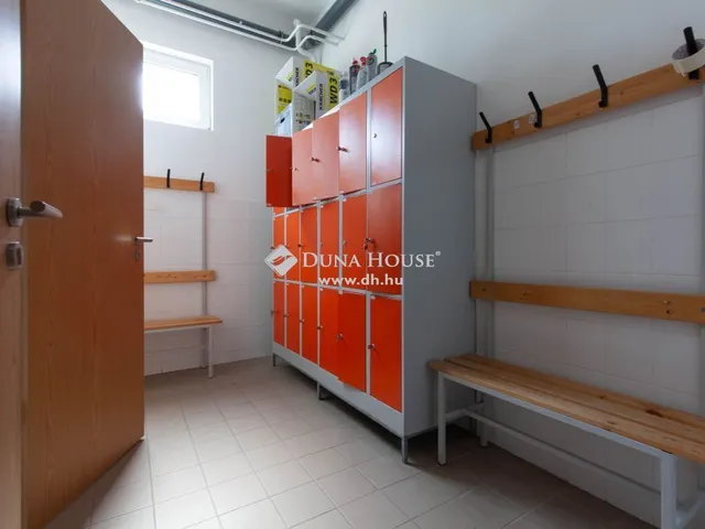 Eladó kereskedelmi és ipari ingatlan Budaörs 1450 nm