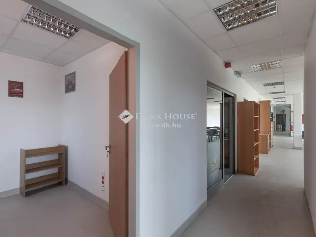 Eladó kereskedelmi és ipari ingatlan Budaörs 1450 nm