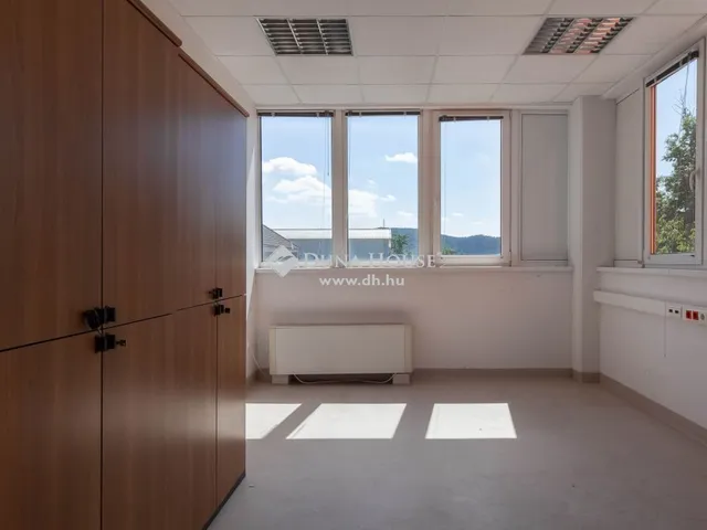 Eladó kereskedelmi és ipari ingatlan Budaörs 1450 nm