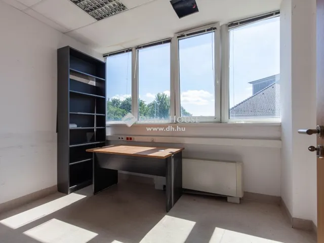 Eladó kereskedelmi és ipari ingatlan Budaörs 1450 nm