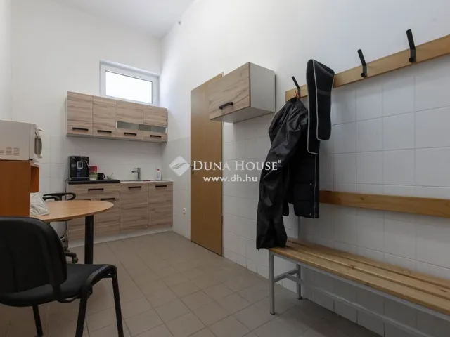 Eladó kereskedelmi és ipari ingatlan Budaörs 1450 nm