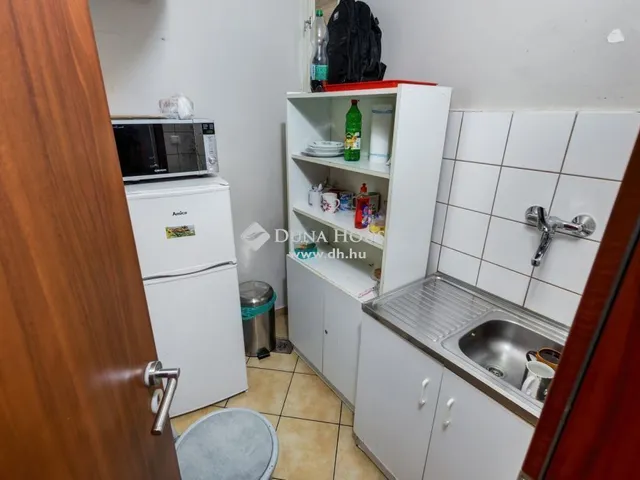 Eladó kereskedelmi és ipari ingatlan Budapest V. kerület 313 nm