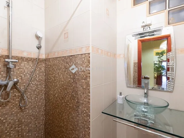 Eladó ház Csomád 285 nm