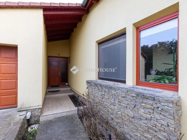 Eladó ház Csomád 285 nm